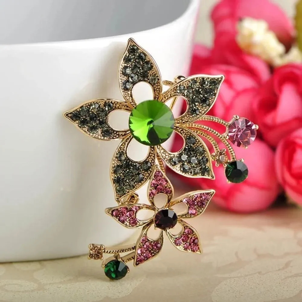VQ Vintage Style Flower Brooch with Crystals